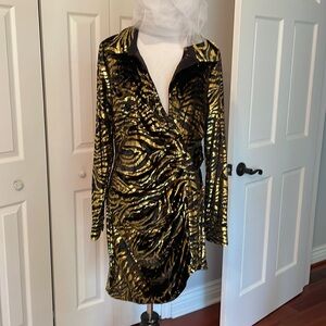 GRLFRND NWOT shirt dress gold and black
